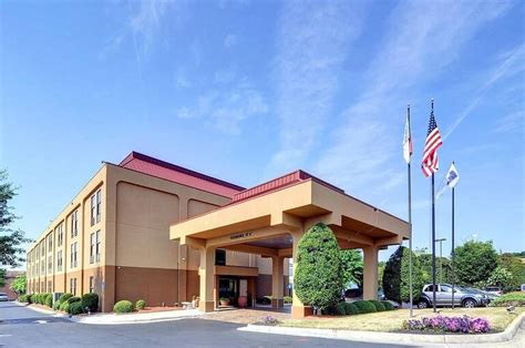 𝗧𝗛𝗘 𝟭𝟬 𝗕𝗘𝗦𝗧 Hotels in Danville, VA .